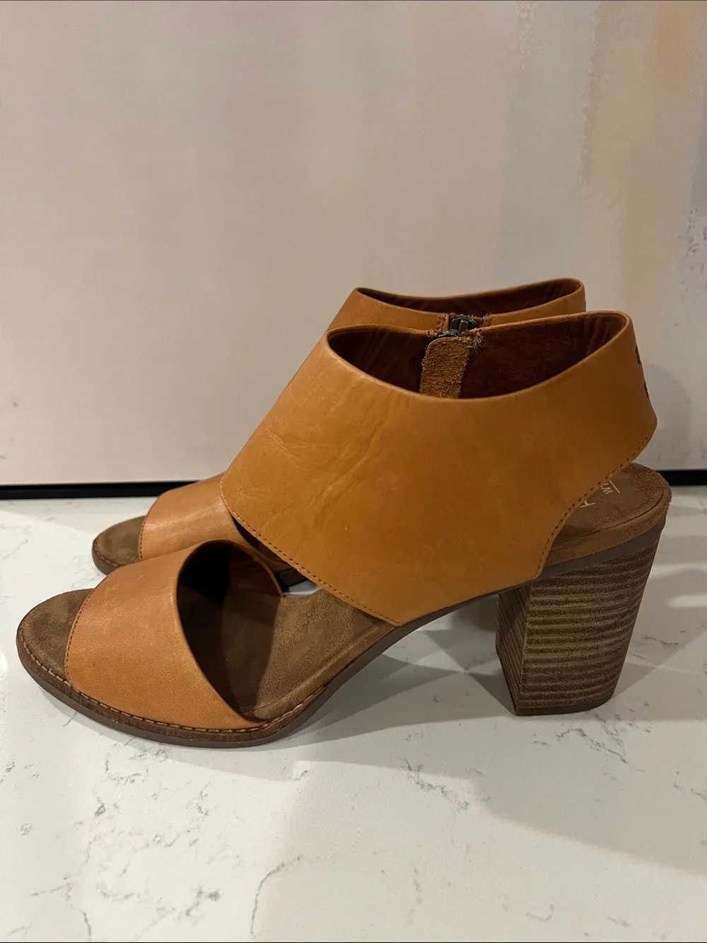 TOMS Majorca Cut-out Block Heel Sandals in tan leather with side zipper size 12